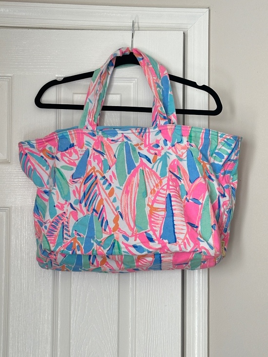 Lilly Pulitzer Handbags - Brand New Lilly Pulitzer Beach Tote Multi Out to Sea Sailboat Resort Nautical